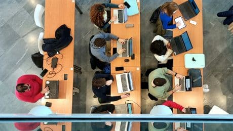 Nace un máster oficial en IA para triunfar y asentarse en el ámbito empresarial y financiero