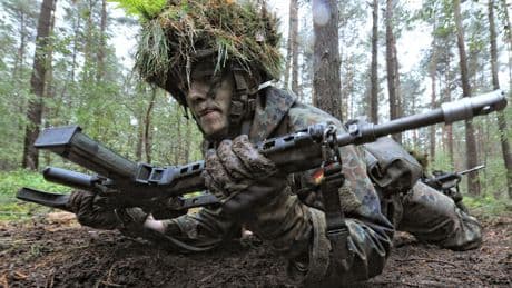 SPD-Politiker für Rüstungskontrolle | Frieden schaffen? Nur mit Waffen!
