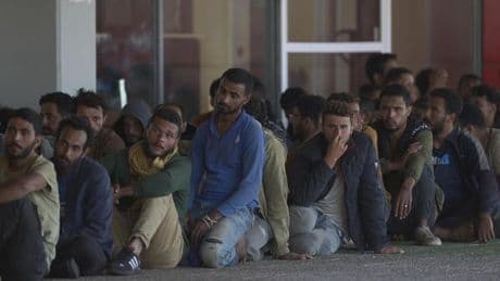 Tausende Geflüchtete auf Ferieninsel: Regierung zieht Konsequenzen