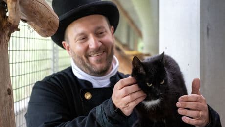 Schornsteinfeger helfen Tierheim - Glücksbringer haben ein Herz für schwarze Kater