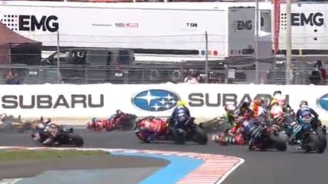 Iannone la vuelve a liar... y Toprak sigue arrasando