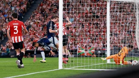 Lo nunca visto: Maguire se disfraza de extremo regateador y Casemiro castiga
