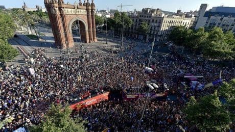 'Purposely petty' Barcelona local ruins tourists' holiday snaps at 'beautiful' landmark