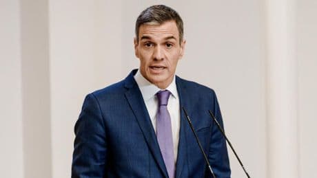 Sánchez comparece tras la dimisión de Santos Cerdán, en streaming