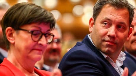 Neue Bundesregierung: Klingbeil nennt parteiinterne Debatte über Esken „beschämend“