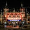 In beeld | Gevels van tientallen panden kleuren oranje in strijd tegen vrouwengeweld