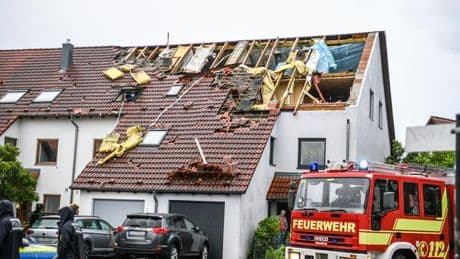 Unwetter: Häuser abgedeckt - DWD prüft möglichen Tornado im Südwesten