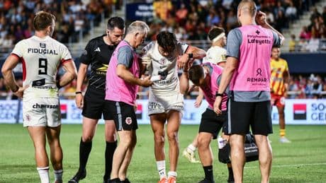 Top 14 : touché à la cheville gauche, le Toulousain Ange Capuozzo sort à deux semaines des demi-finales
