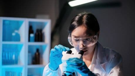 Científicos apuntan a una vía para combatir algunos de los tumores más agresivos
