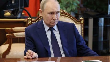 Putin blocca WhatsApp, al suo posto la chat di Stato (più facile da controllare)