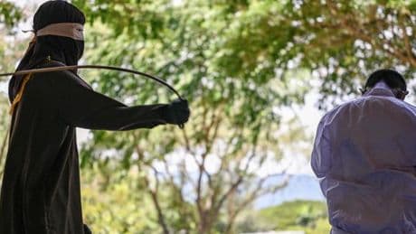 En Indonésie, deux hommes fouettés en public pour des relations homosexuelles