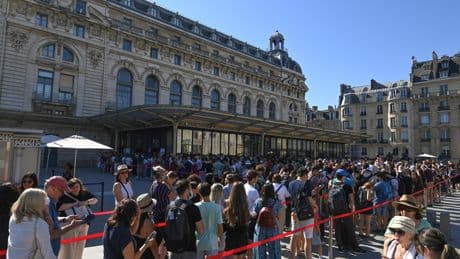 «Vous avez réservé?» : le coupe-file, nouveau tube de l’été