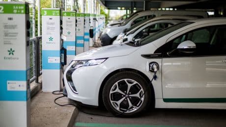 Ladenetz-Ausbau "ernüchternd": E-Autoindustrie fordert mehr Tempo