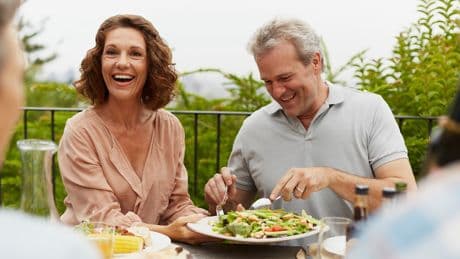 Wer im mittleren Alter gesund isst, altert besser