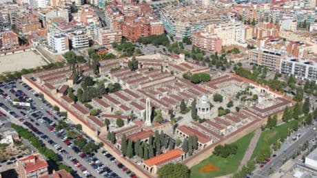 La familia que encontró la tumba vacía de su padre critica a Cementiris: por un error con los recibos acabó en una fosa común