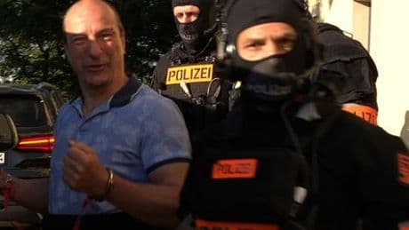»Reichsbürger«: 800 Einsatzkräfte beenden »Königreich Deutschland« von Fitzek