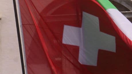 Pilota svizzero si autodenuncia dopo aver sfiorato scialpinisti con il suo aereo