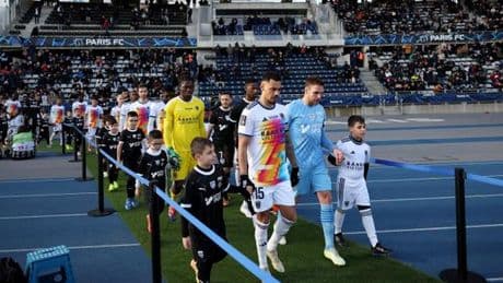 Le Paris FC débarque en Ligue 1 avec des moyens colossaux mais des ambitions mesurées