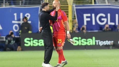 El final más amargo para Pepe Reina: se despide del fútbol con tarjeta roja