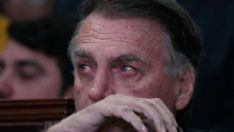 Tränen bei Tropen-Trump - Brasiliens Ex-Präsident trägt jetzt Fußfessel