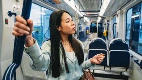 Stop pickpockets in their tracks by attaching £1 item to bag