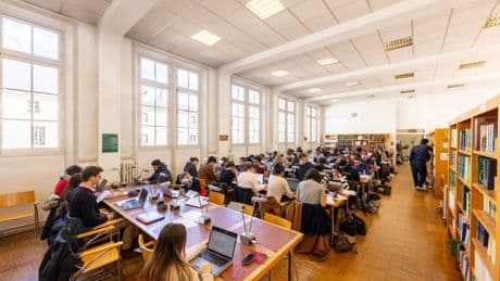 Dogmes, sacrements, Église et Jésus-Christ : une année à l’école de la théologie