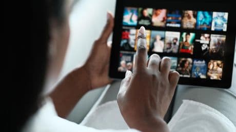 Chatbot, flux à la TikTok… Pour garder ses abonnés, Netflix veut les aider à trouver beaucoup plus vite quoi regarder