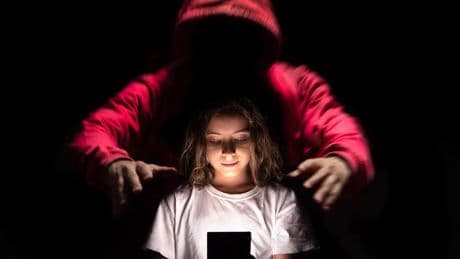 If You See These 2 Words On Your Phone, It May Be Hackers