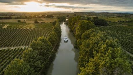 Printemps en péniche : cinq escapades fluviales pour ralentir