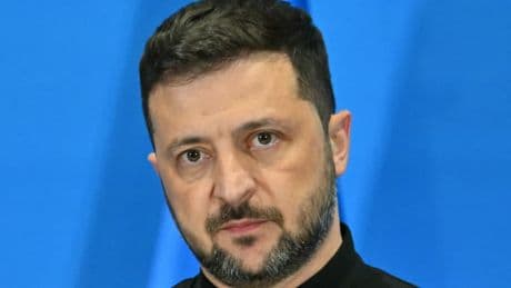 Guerre en Ukraine: Volodymyr Zelensky annonce "le rétablissement" de l'aide américaine
