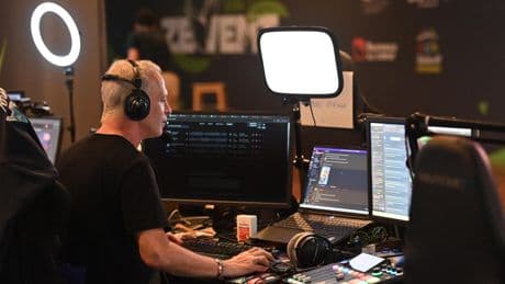 ZEvent 2025 : Samuel Étienne, Antoine Daniel, Émilien, ES1... Twitch ne renie pas la télévision