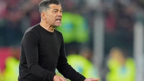 Tijjani Reijnders ziet trainer Sergio Conceição vertrekken nadat AC Milan naast Europees voetbal grijpt