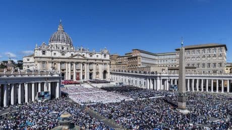 Última hora del cónclave para elegir al nuevo papa, en directo: horario de las votaciones y la fumata