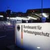 AfD-nahe Mitarbeiter beim Geheimdienst?: Verfassungsschutz darf über seine Extremisten schweigen