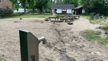 Kinderen ziek, maar geen verontreiniging gevonden bij drinkwaterpomp in speeltuin