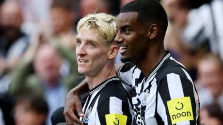 Anthony Gordon sends message to Alexander Isak after £125m Liverpool transfer
