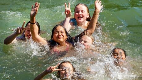 Praat mee: Vind jij dat de zomervakantie korter moet?