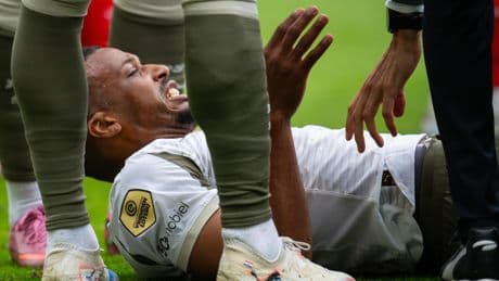 Vrees PSV wordt bewaarheid: aanvaller Alassane Pléa lang uit roulatie