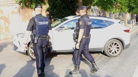 Juana Rivas y Franceso Arcuri ya están en los juzgados para la entrega de su hijo