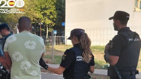Detenido en Mallorca por encadenar a su pareja y obligarla a cederle su casa y su coche