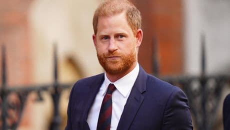«Je ne peux pas montrer mon pays natal à mes enfants» : au bord des larmes, le prince Harry se lâche sur la BBC