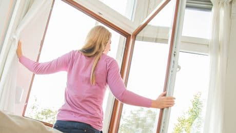 Darum sollte man jeden Morgen das Fenster im Schlafzimmer öffnen