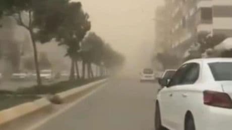 Fırtına sürücülere zor anlar yaşattı