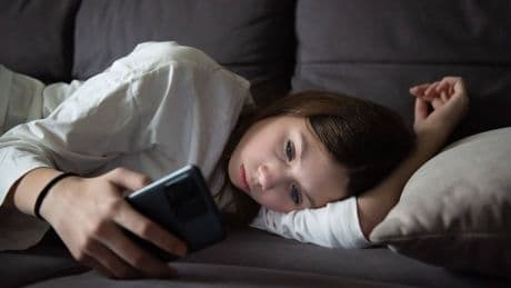 Netzsicherheit: Wie gewöhnen wir Kindern das Scrollen ab?