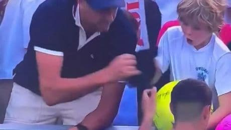 Identificado el hombre que robó la gorra del tenista Kamil Majchrzak a un niño: es un multimillonario polaco