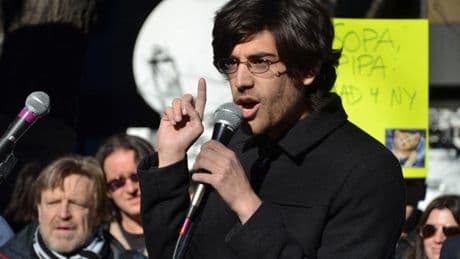 Aaron Swartz, il aurait dû révolutionner Internet ; il sera le symbole de comment une machinerie judiciaire peut broyer quelqu’un