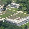 Filmend im Luxusanwesen spaziert: "Wenn Orbans ganze Familie da ist, gibt es Polizisten im Schloss"