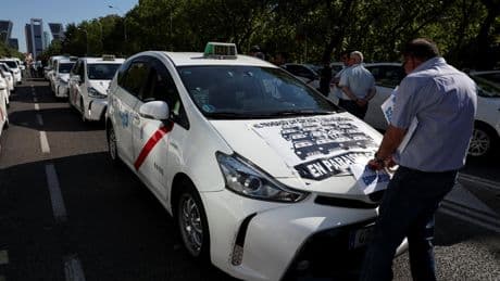 Bercy, gares et aéroports parisiens... En colère, les taxis menacent de «bloquer la France» à partir du 11 juin