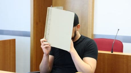 Staatsanwalt sicher  - Als sein Baby weinte, schüttelte er es tot