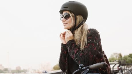 Sturz mit dem Fahrrad: Können Sie den Helm noch tragen?